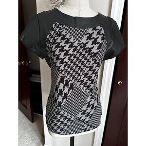 Worthington Stretch short sleeve top with faux leather sleeves and neckline Medi
